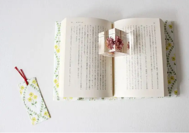 Hướng dẫn DIY bọc sách và bookmark